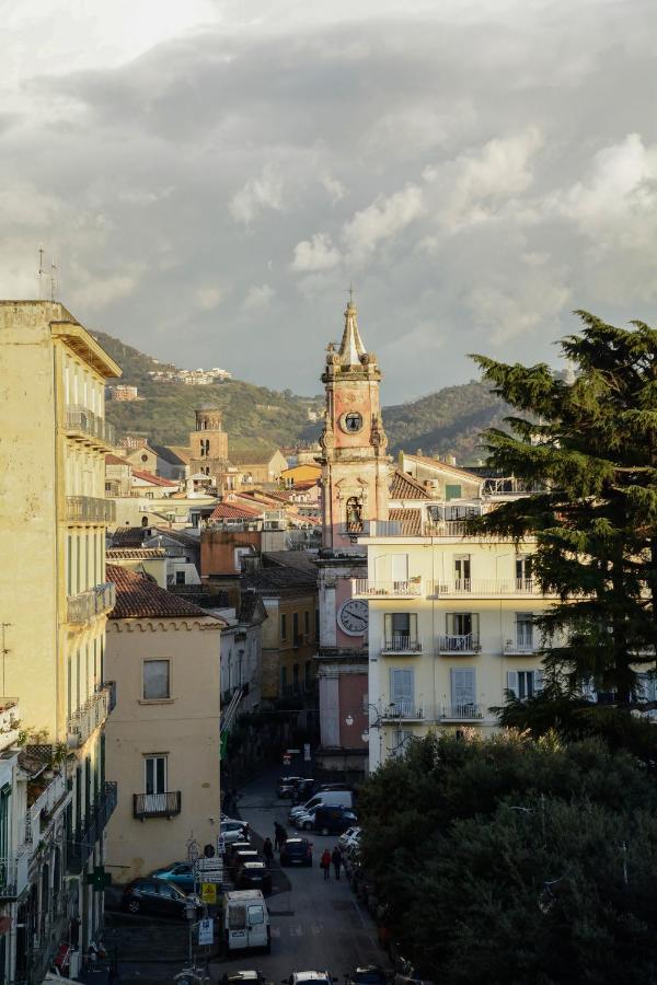 Al Teatro Verdi Luxury Apartment Salerno Zewnętrze zdjęcie