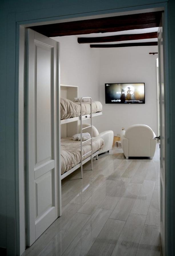 Al Teatro Verdi Luxury Apartment Salerno Zewnętrze zdjęcie