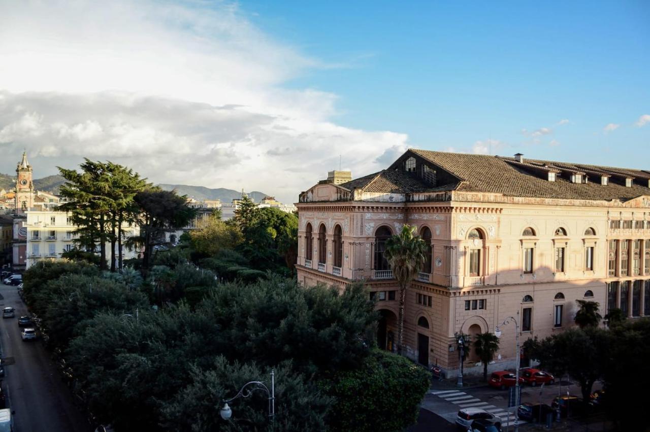 Al Teatro Verdi Luxury Apartment Salerno Zewnętrze zdjęcie