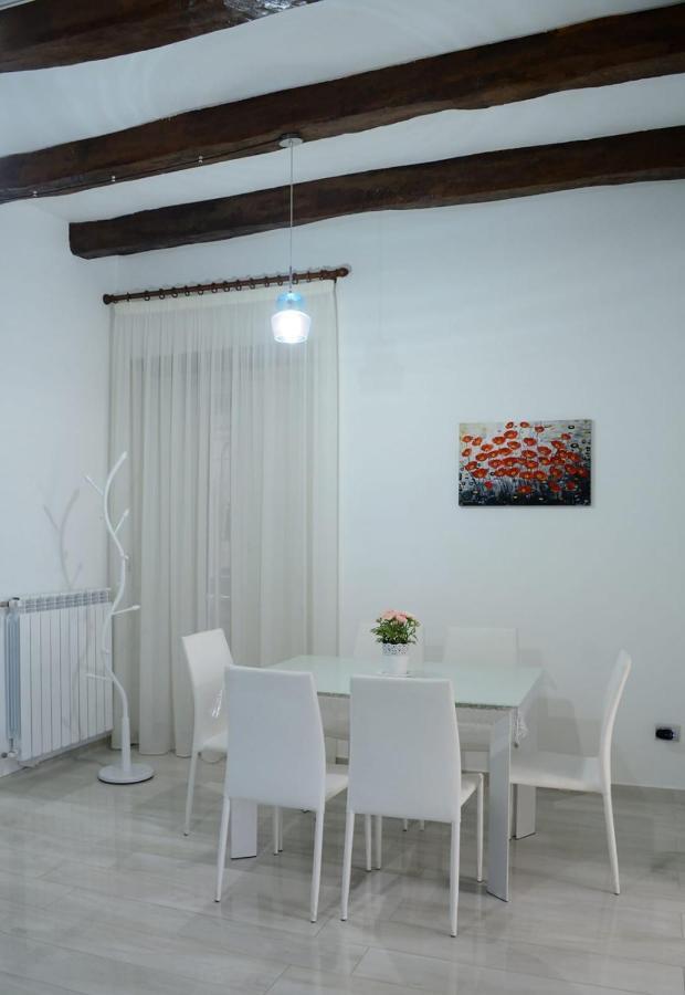 Al Teatro Verdi Luxury Apartment Salerno Zewnętrze zdjęcie