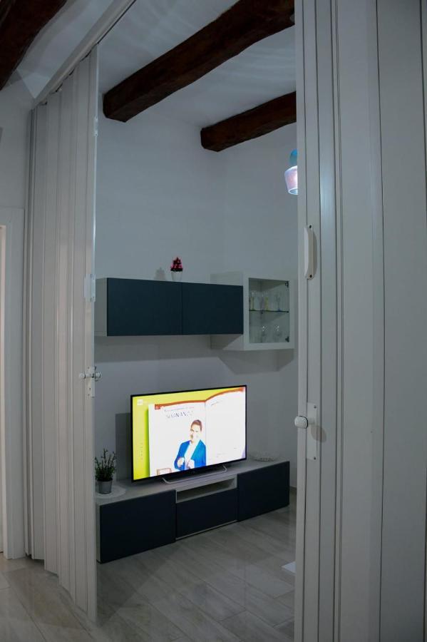 Al Teatro Verdi Luxury Apartment Salerno Zewnętrze zdjęcie